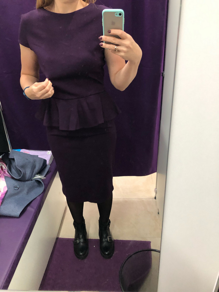 Платье красивое, но не угадала с размером, прочитала отзывы, что маломерит в груди, поэтому заказала на свой 44-46, 46 размер, платье оказалось велико в груди и спинка топорщится, хотя в бедрах нормально. Попробую теперь 44размер заказать, может повезёт с размером и в груди и в бёдрах.