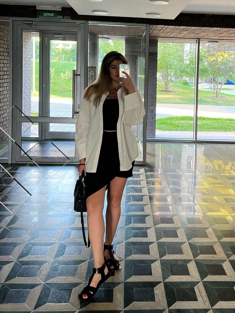 Юбка классная. Хорошо тянется, комбинируется с пиджаками, топами, рубашками. Мой рост 175, размер 50 — сидит идеально, стройнит. Твёрдая 5!