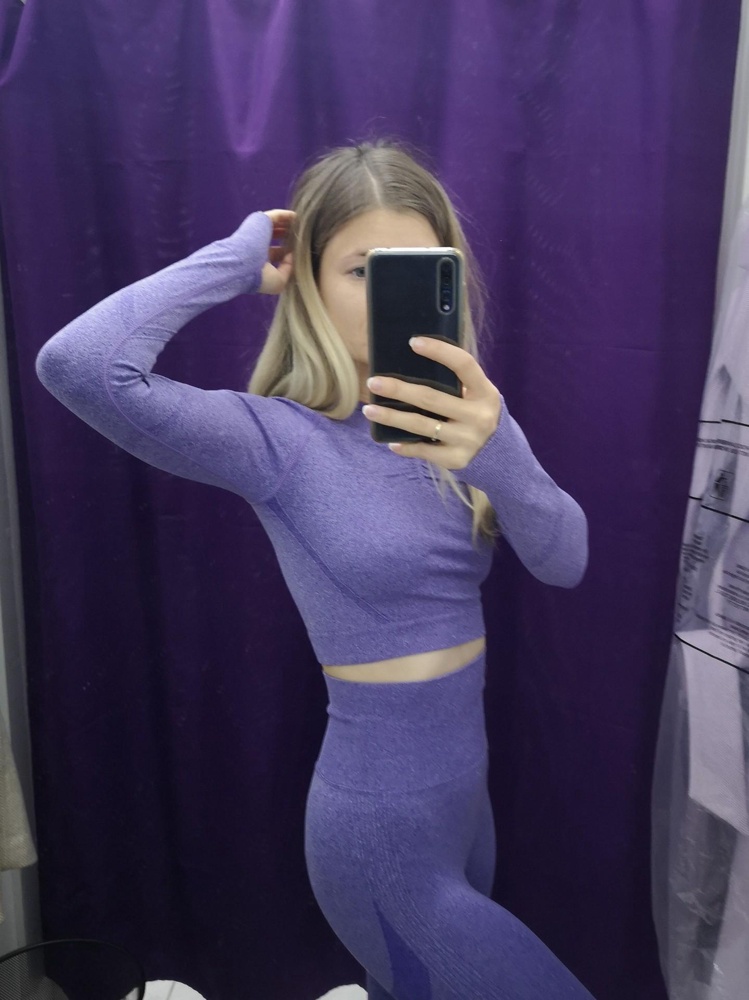 Рашгард хороший, но не взяла, так как хотела комплект, но лосины не понравились.