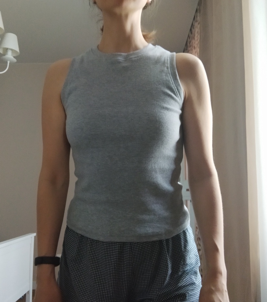 Очень понравилась, хочется длину увеличить сантиметров на 10, тогда было бы идеально. А ещё есть желание выкупить все цвета, даже те, что появятся в будущем) 