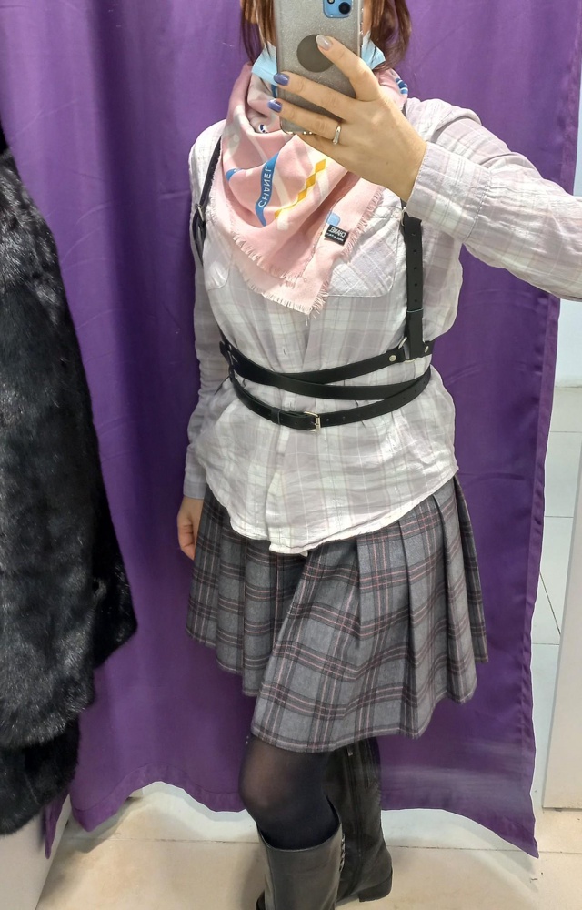 Пришло быстро. Описание все точно. Кожа, хотелось бы чтоб за такую цену не сыпались края , их просто пройтись тряпкой чтоб они не пачкали светлую вещь,  надеюсь не рокоасится белая рубашка. Размер соответствует