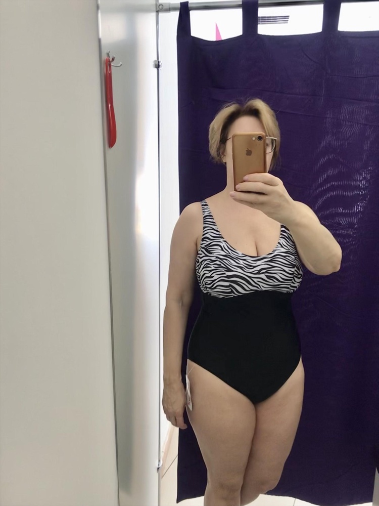 Купальник соответствует цене. Ткань тонковата, грудь не держит. Возврат. Приоритет к более дорогому купальнику