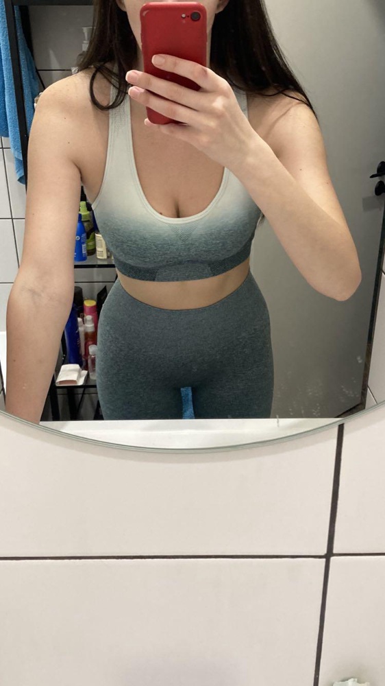 Этот топ очень хорошо собирает грудь воедино))