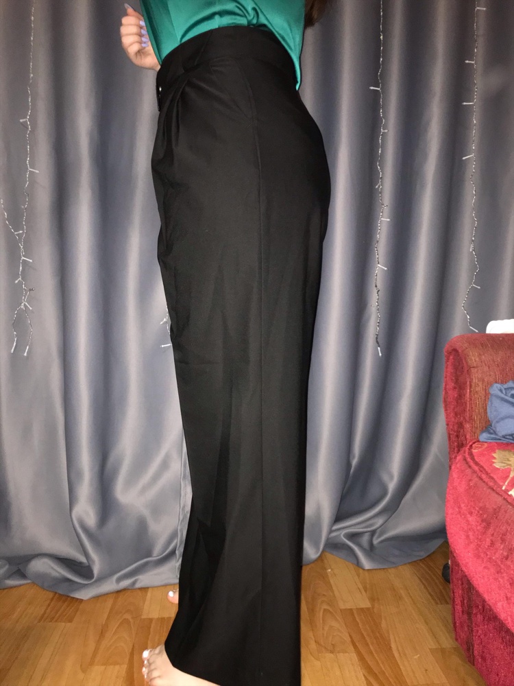 Брюки бомба. Сидят отлично. Ткань плотная. 