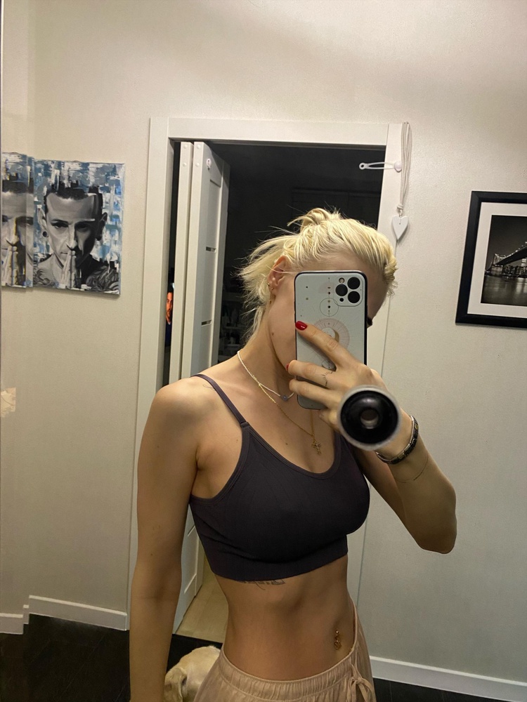 Потрясающий топ! Идеален на тонкую талию и грудь 3 размера! Нигде ничего не тянет, не давит, не колется! Это первый мягкий топ, подошедший мне за несколько лет. Очень комфортно и уютно. Спасибо вам большое, и очень хотелось бы, что был был топ на тонких лямках в белом и бежевом цвете🙏🏼все цвета уже скупила🙈