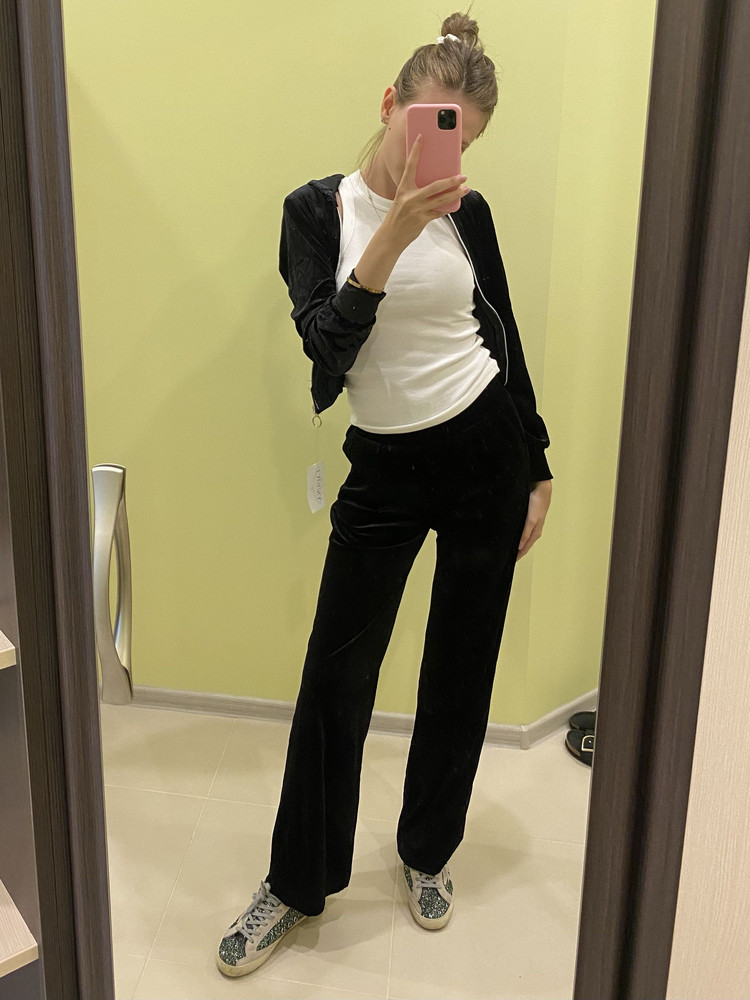 Хороший костюм , за свою цену . Идёт размер в размер . Приятный к телу . Советую к покупке 🙏🏼☺️☺️