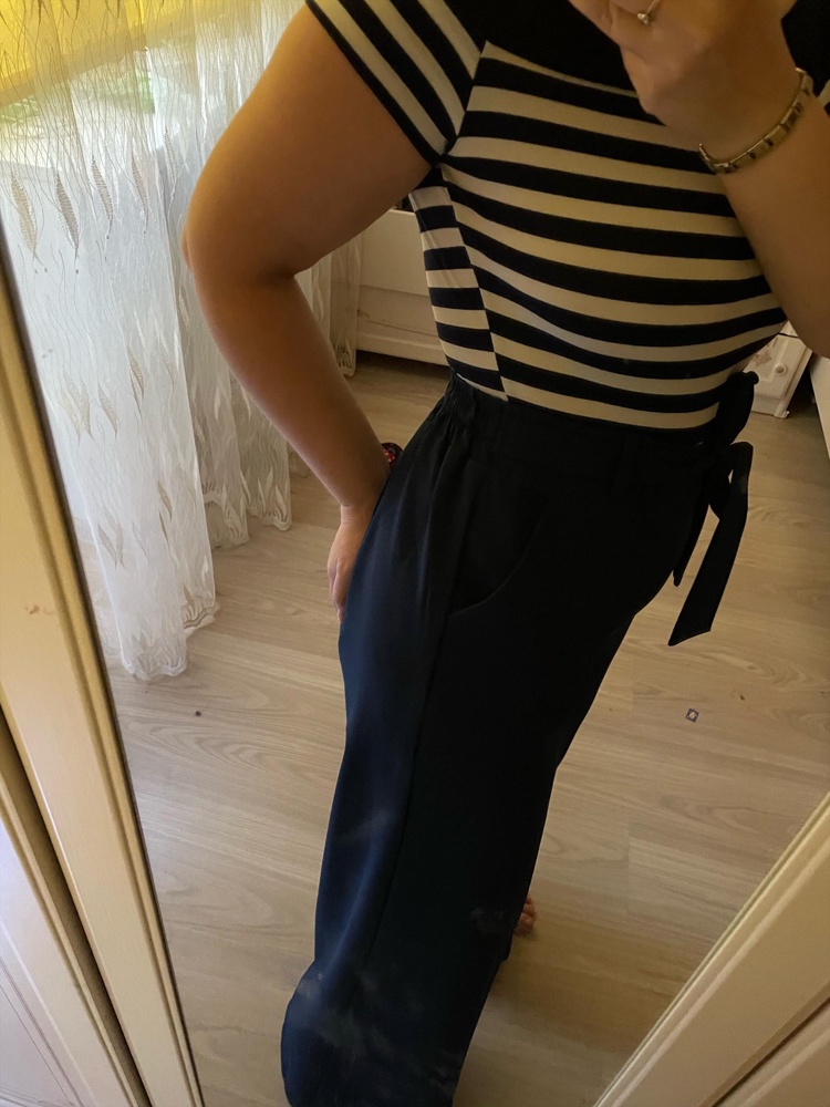 По качеству ткани хороший мягкий боди, и сидит отлично … я брала в полоску и качество пошива очень разочаровало, полоски не совпадает , спереди самая верхняя полоска половину синяя половину белая. Возможно перезакажу однотонную. А пока отказ 🙅🏼‍♀️ 