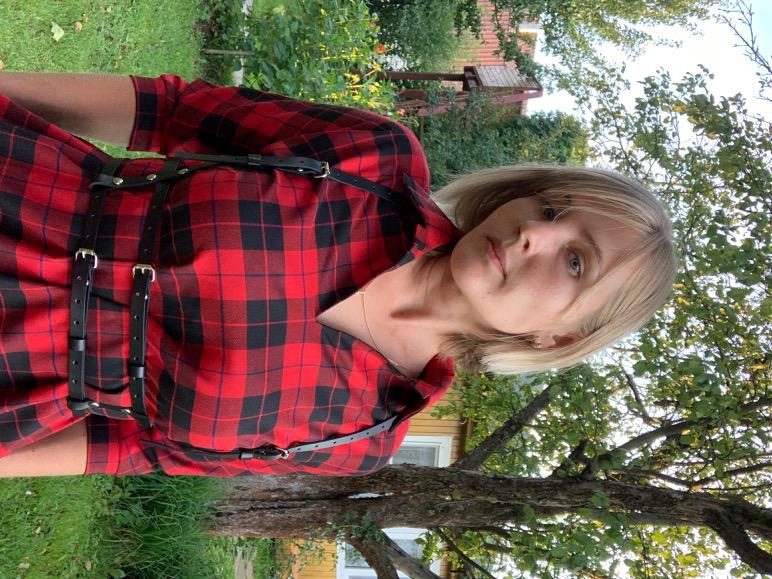 Мне очень понравилась!! Отличный аксессуар что бы разнообразить свой гардероб! Размер 44-46 подошел идеально на мои параметры рост 163, ог 90, опг 75, от 69, об 94