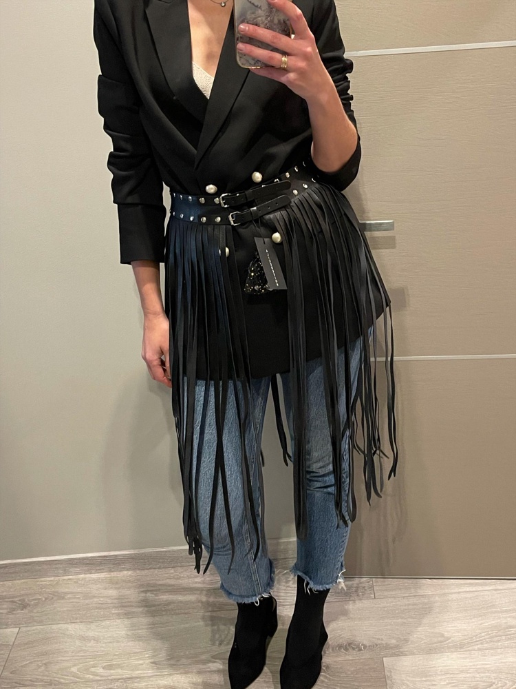 Мне понравился! Выглядит интересно и очень оживляет даже скучный образ 