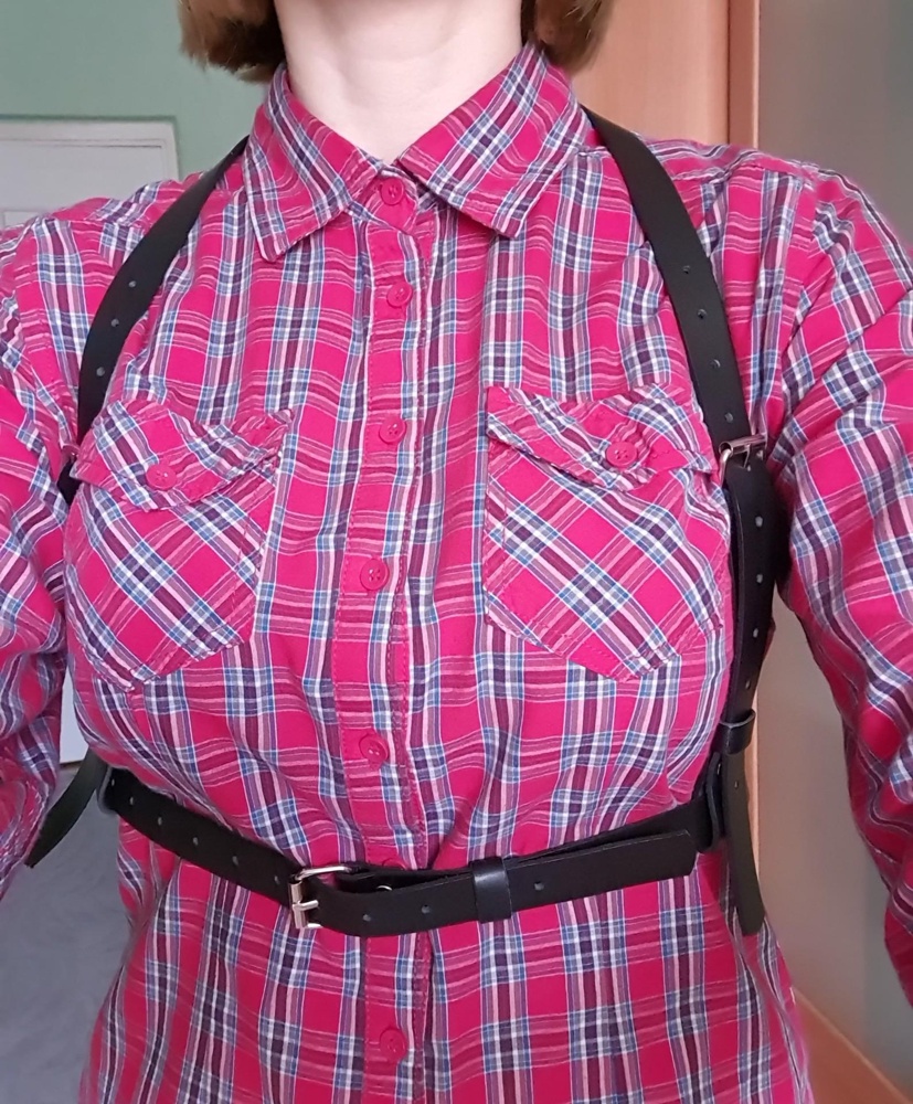 Великолепная портупея. Качество супер, кожа ровная без зазубрин и изъянов. На ог 91, от 69 иедельно пошла, посадку можно регулировать с помощью ремешков. Просто и со вкусом. Рекомендую к покупке!