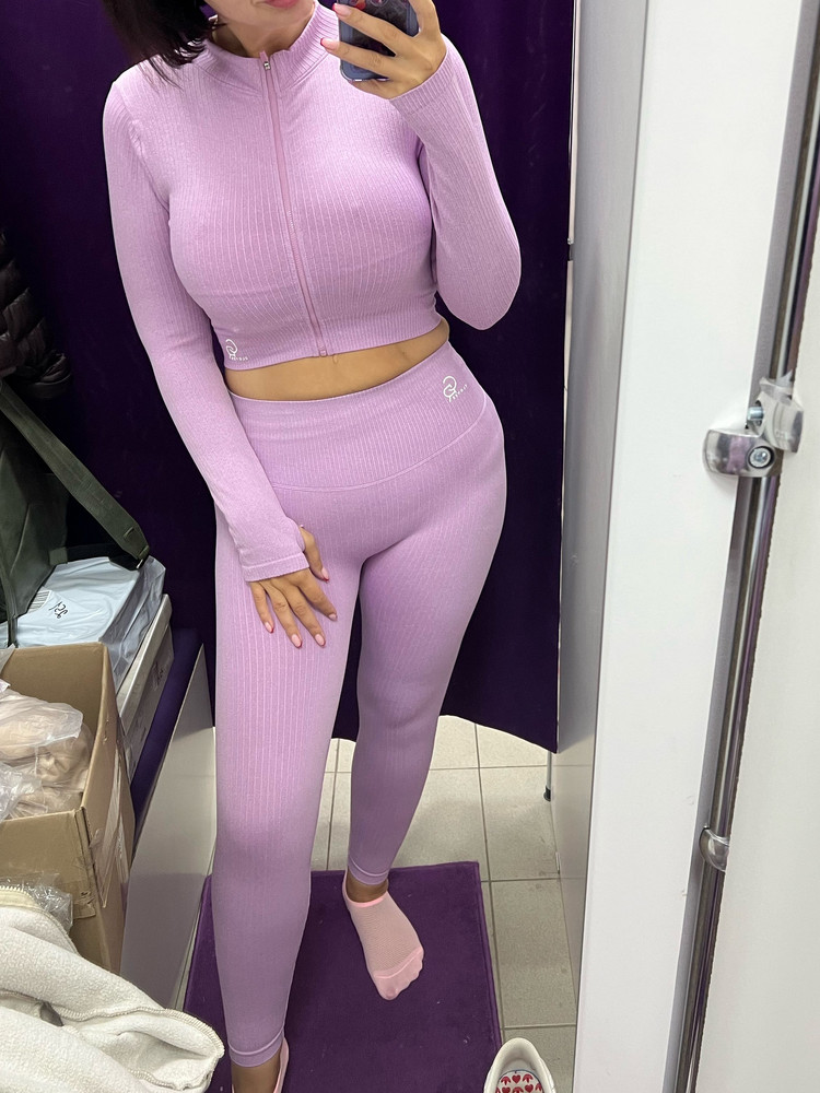 На российский 46-48 взяла L, костюм супер, качество отличное, возврат потому что не уверена, что на растяжке мне в нем будет комфортно.