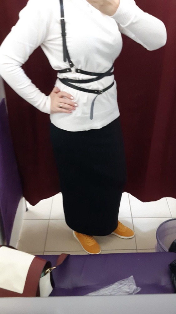 Товар хорошего качества.есть запах,но не сильный надеюсь выветриться.вообще бомбическая штучка,добавит изюминку в любой образ,хоть с джинсами,хоть с платьем.мне ооочень нравиться.ремешки все регулируються.уменя размер 46-48 по размеру мне подошол.однозначно рекомендую