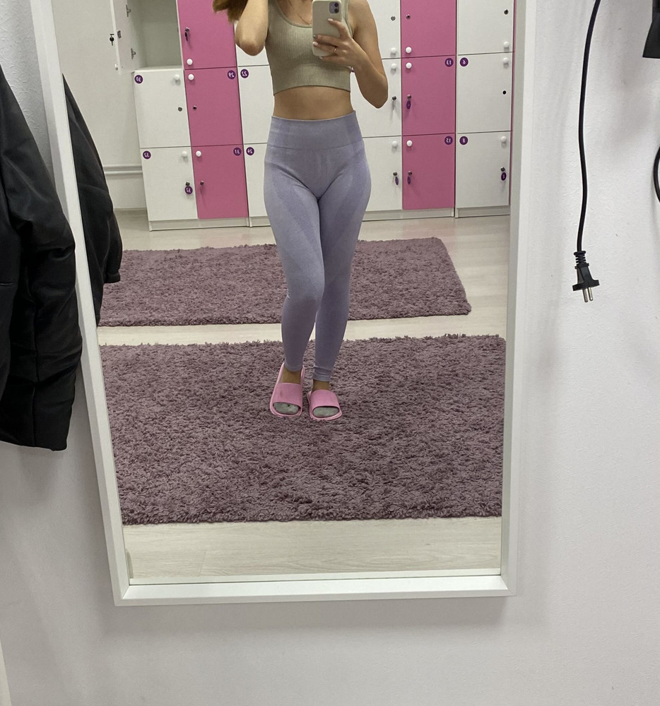 Потрясающий цвет! Леггинсы очень удобные не сползают