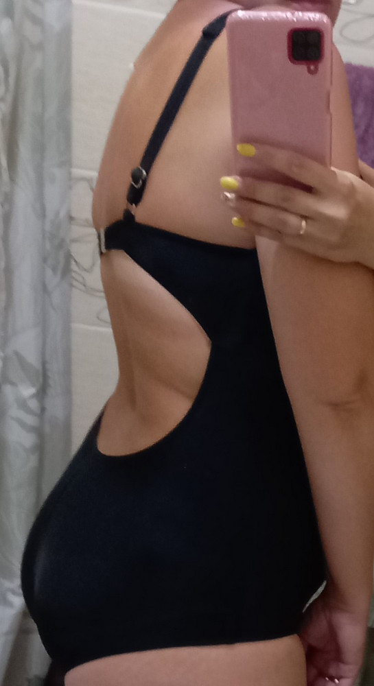 Купальник за эти деньги (998р.), не плохо сидит, купила 48 размер, идет в размер, на маленький рост ( мой 157см), по бедрам у меня 104 см, грудь 80D .