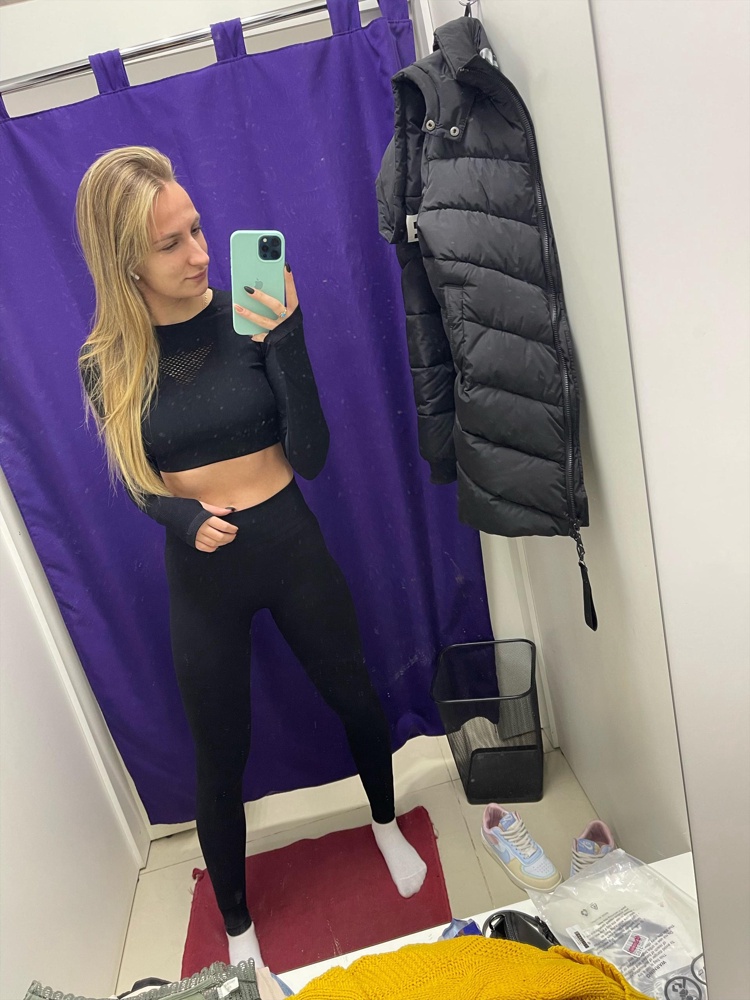 Мне понравился, очень хорошо сидит по фигуре. Спасибо большое продавцу 😚