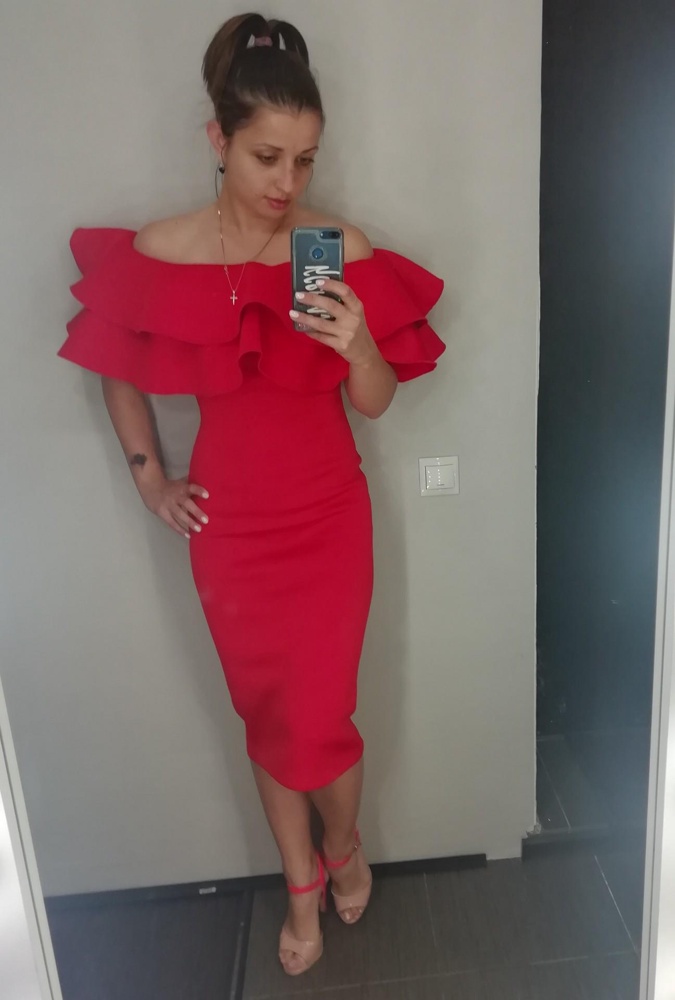 Платье огонь! Долго ждала доставку и не зря. Материал теплый, мягкий, изъяны в фигуре скрывает. Без дефектов