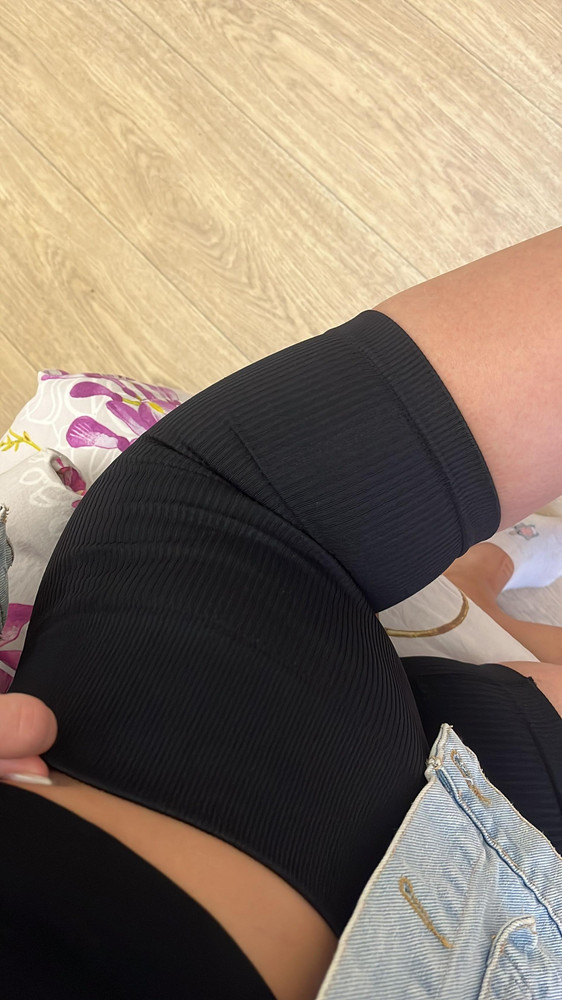 Отличные , качественные , не сползают, широкая прочная резинка на животе 