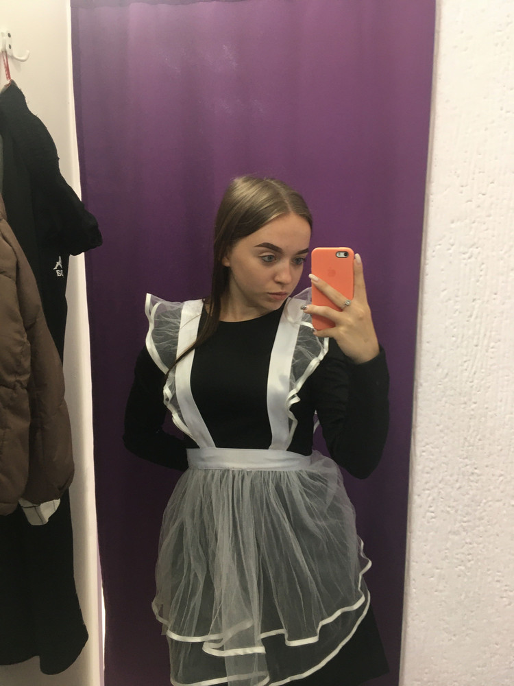 Плотная ткань, даже немного тянется. Платье чуть выше колена, классическое. Платье бомба !