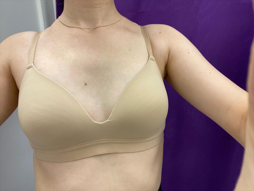 Ну лифтон огонь 🔥! Невероятно лёгкий, не ощущается вообще, чашки тонкие и ровные, просто делают форму груди красивее. Размер подошёл идеально. Швов нет и это круто, ниче нигде не колит. В общем супер, буду заказывать еще!