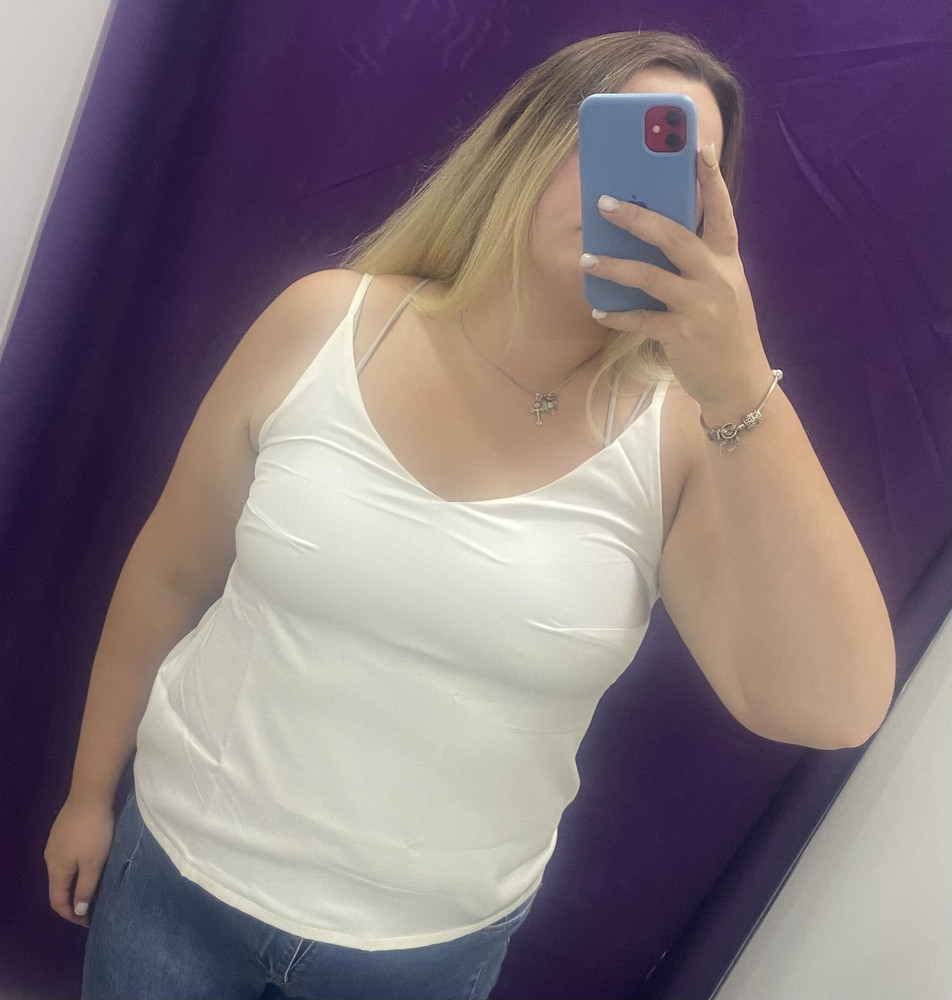 Поставила 4 звёзды только что не подошла размером , ткань приятная , выточки на грудки там где нужно , в общем надо было брать размер побольше , упаковано было хорошо 