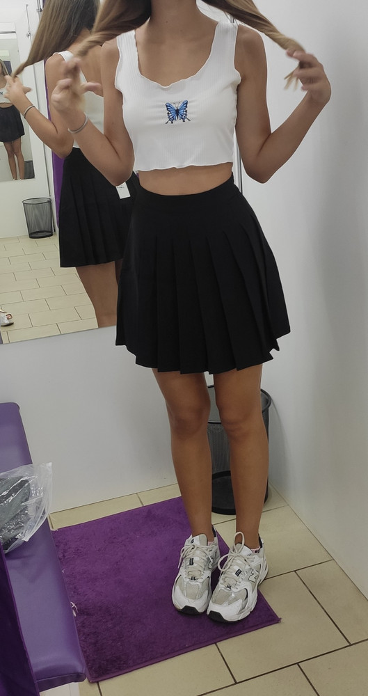 Юбка села xs на девочку ростом  173 см и весом 53кг  хорошо , но взяли s, и ушили немного пояс.