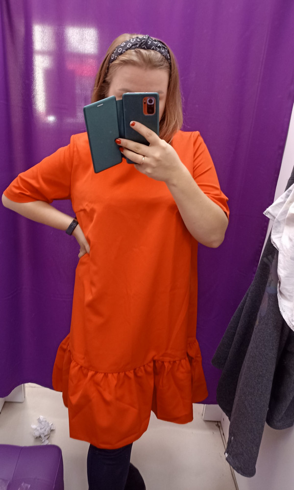 Платье большое. И оранжевым цветом вместо красного. Отказ.