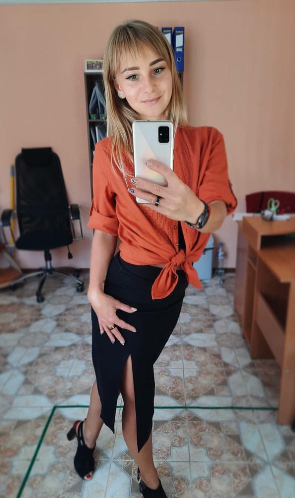 Юбка, ***!Качество отличное, стирку уже прошла - ничего не случилось: не растянулась, не села, цвет такой же и остался!!!Заказала сначала белую, а потом и чёрную!Я в восторге!!!Идёт в размер!Смотрится очень сексуально!