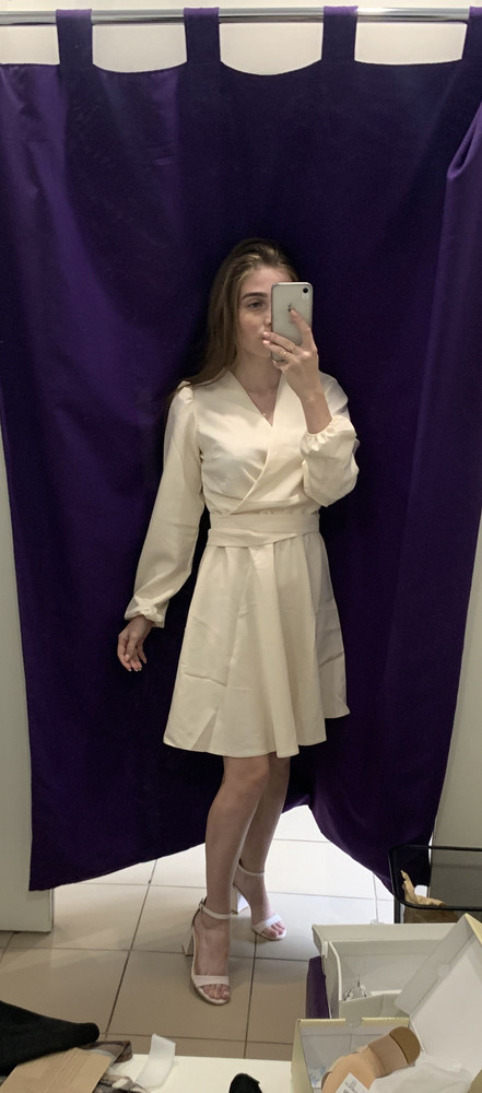 Качество супер ! Материал плотный ! Платье хорошо сидит по размеру !