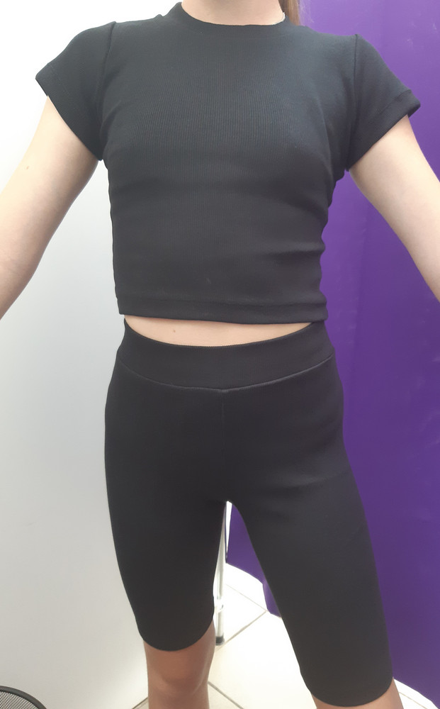 Заказывала дочери 10 лет, рост 159, 76*58*80 самый маленький размер. Ей понравилось, удобно. Топ мог бы быть чуть больше...