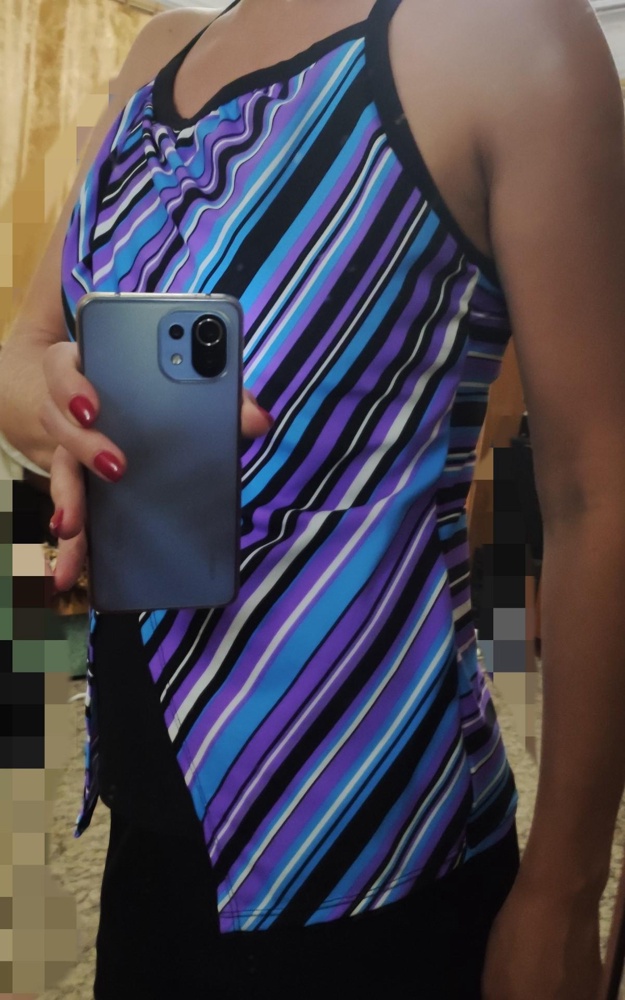 Всë супер. Качество отличное. Швы ровные. Цвет яркий. Мне всë понравилось. Я довольна. Заказывала ещё отдельно чëрные купалные плавочки, так как не идут в комплекте. Так, что будьте внимательны при заказе. Многие пишут, что им прислали только танкини. Смотрится кстати хорошо, даже  просто с шортиками! Уже  испробовала, пять раз купалась в нëм.     Комфортно,материал к телу приятен, сохнет  очень быстро.  Не считая конечно же на груди. Там больше материала и чашечки. Поэтому чуть дольше. У меня размер 44-46. Но по таблице идëт размер. М 42-44, L 46-48. Сначала заказала М. Вроде нормально и чашечки удобные под грудь. Но всë равно чувствуется дискомфорт. Грудь сдавливает и под мышками тоже.  Перезаказала на "L". И всë супер. Нигде ничего не давит. Комфортно. Самое то! Так что размеры  совпадают 42 тянется до 44; 46 до 48. И т.д. Вот и смотрите при выборе размера. Написала подробно. Может мой отзыв кому-то поможет. На первых 3-х  фото размер "М" Последние две размер "L"