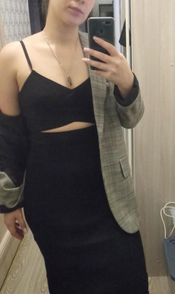 Отличный топ, сложно конечно в нем разбираться, но это того стоит. Качество хорошее!