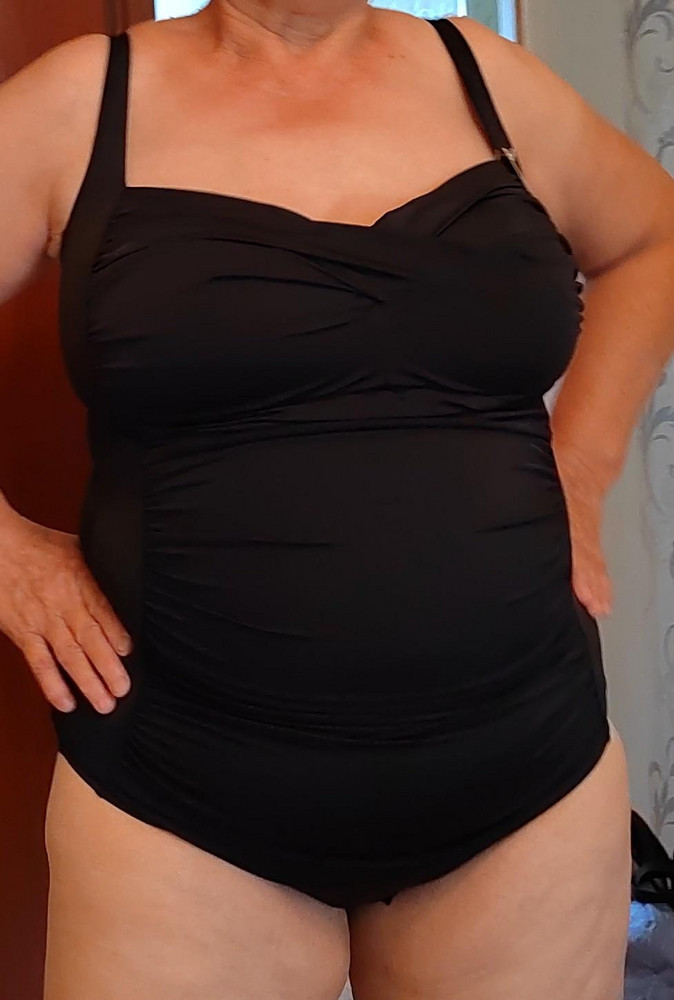 Хорошее качество. С подкладом. Недостатки фигуры не подчёркивает. Рекомендую к покупке.