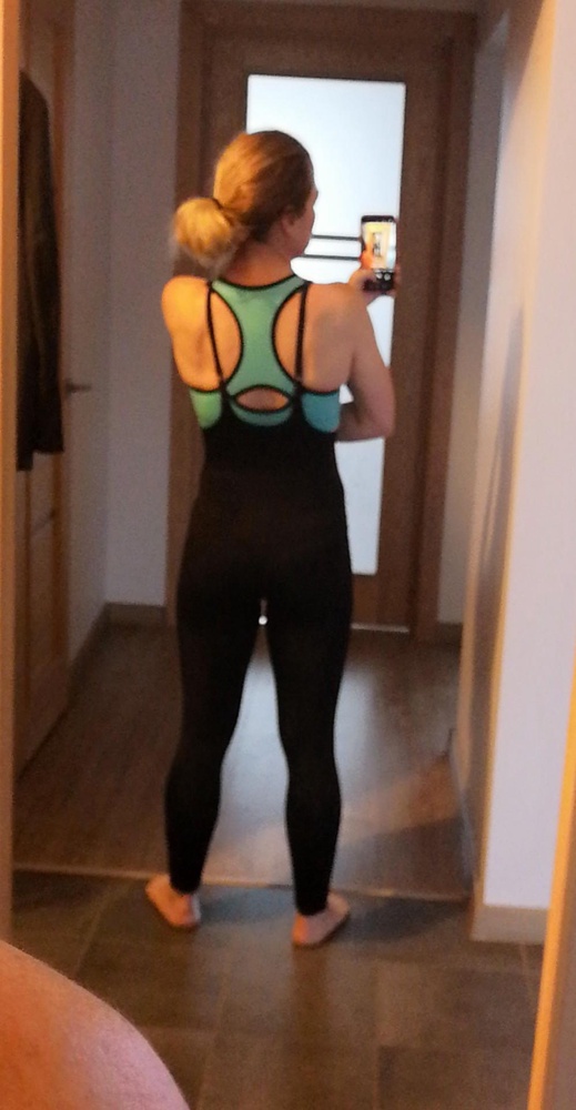 Радуюсь, наконец-то дождалась появления комбеза. Пошив отличный, ткань приятна, не просвечивает, тянется, прилегает хорошо к телу, не собирается, на рост 162 см см 7-8 лишние, но при подгибе   не заметно из-за плотного прилегания и качества ткани, удобный, требует бесшовного белья. На 90х73х95 подошёл размер S. Спасибо WB за товар.