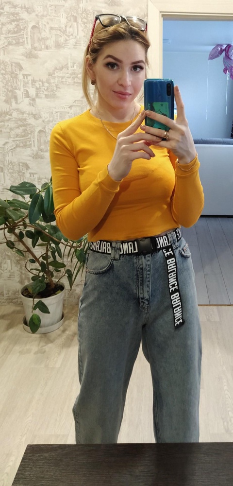 Лонгслив 🔥 купила за 129 рублей, жалею,что взяла только один
Качество отличное,швы ровные,сидит хорошо