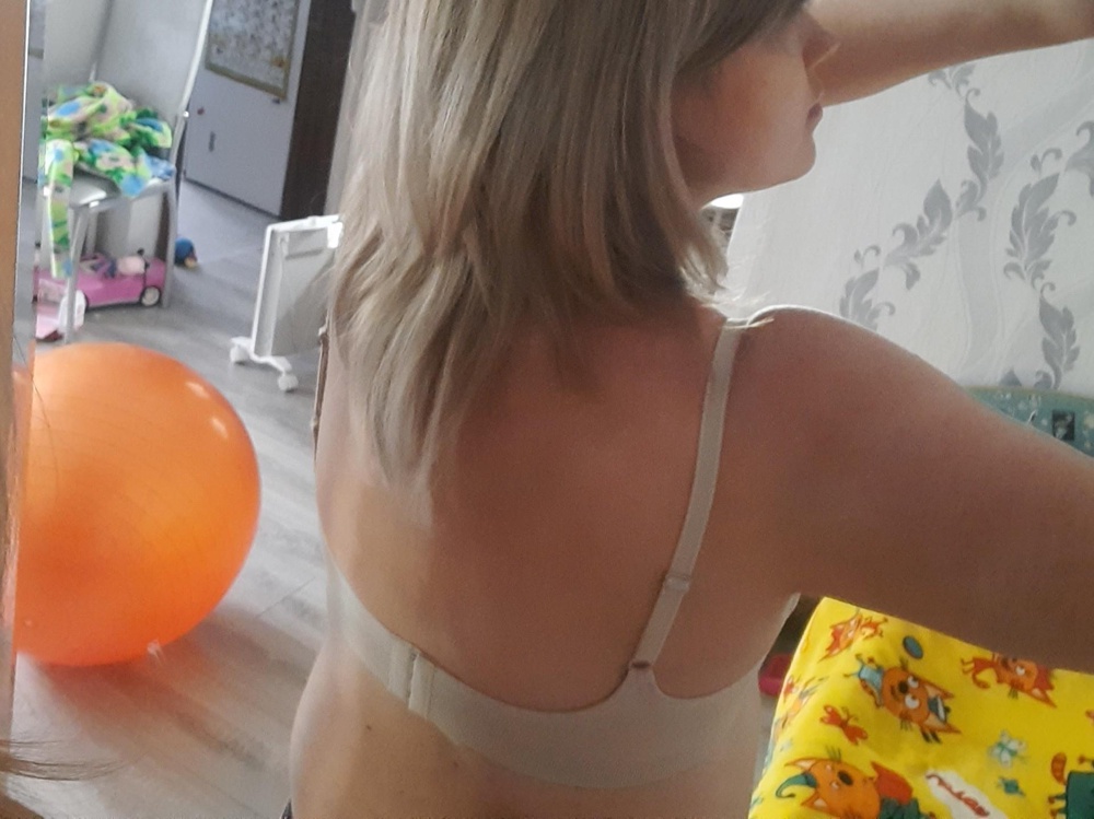 Отличный, мягкий, по размеру идеально сел. Покупкой довольна.