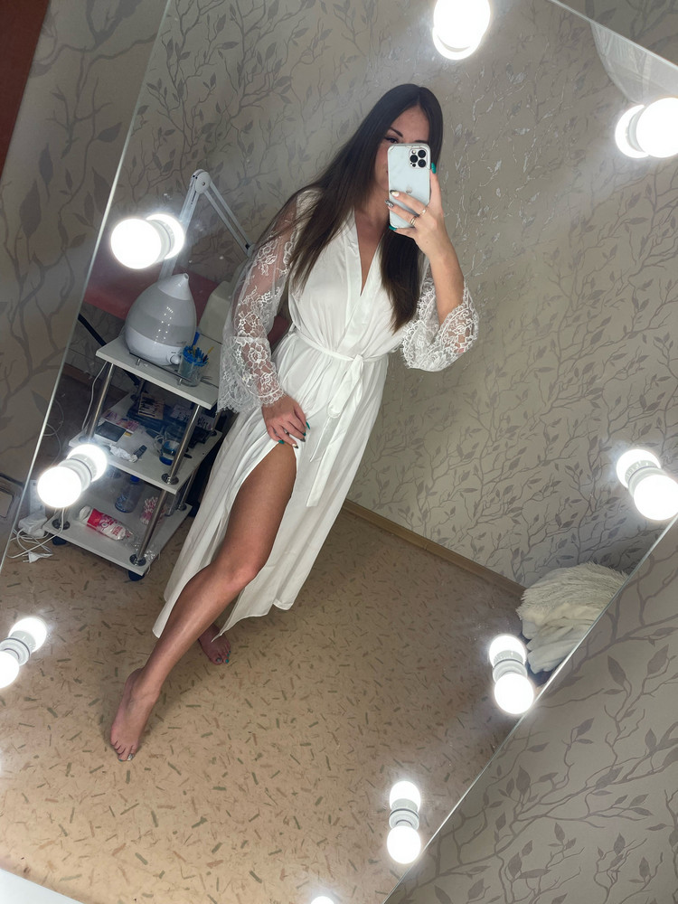 10 из 5 звёзд 🤩 Прекрасный халат, нитки нигде не торчат, ткань приятная, все пришло аккуратно упаковано. На свой 44 заказала 44-46, подошёл прекрасно, рукава в самый раз, рост 173👍🏽 Купила на утро невесты) спасибо, я очень довольна ☺️❤️