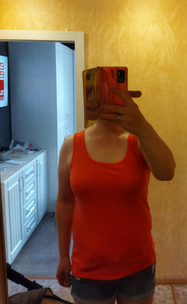 Цвет очень красивый, насыщенный. Материал приятный к телу, на свой 52 взяла 4 хl, не полгода, длинноватая. Брата за 311 руб, своих денег стоит!