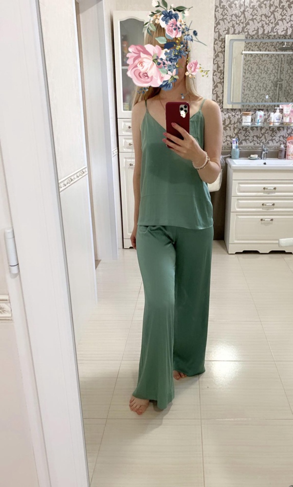 Качество замечательное оденешь и не хочется снимать. Только штаны для меня широкие. Но все равно взяла. Большое спасибо продавцу за качественный товар. 