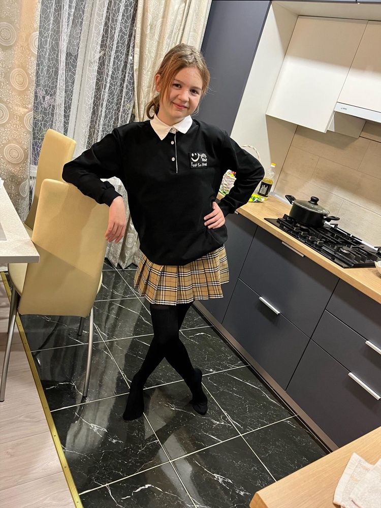 Супер юбка! Качественная, плотная, все как заявлено. Дочь в восторге, мать тоже) единственное, с размером ошибка конечно, но прочитав комментарии производителя, заказали на ДВА размера больше! Рекомендую! 