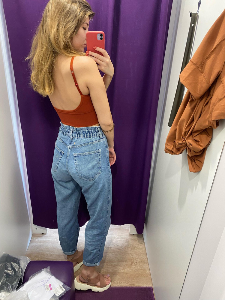 Топ очень красивый, ткань приятная, сел хорошо. Бал снизила за очень тугую резинку, носить конечно можно, но немного дискомфортно( и несколько ниток торчали