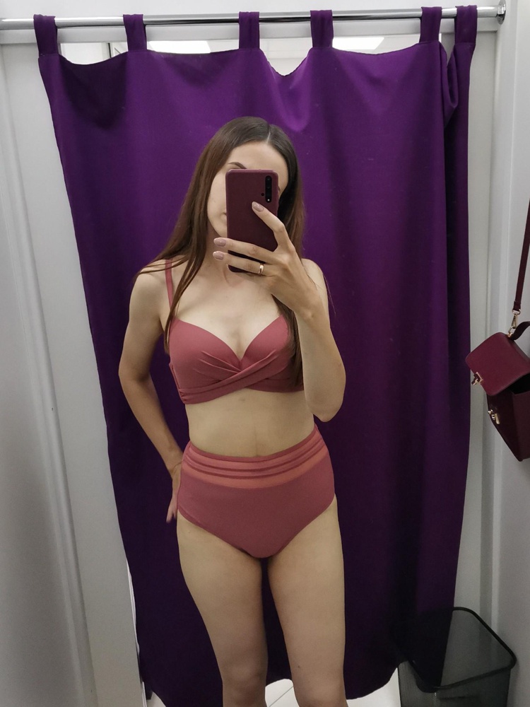 Вообще купальник симпатичный, но не взяла, на мне не очень.