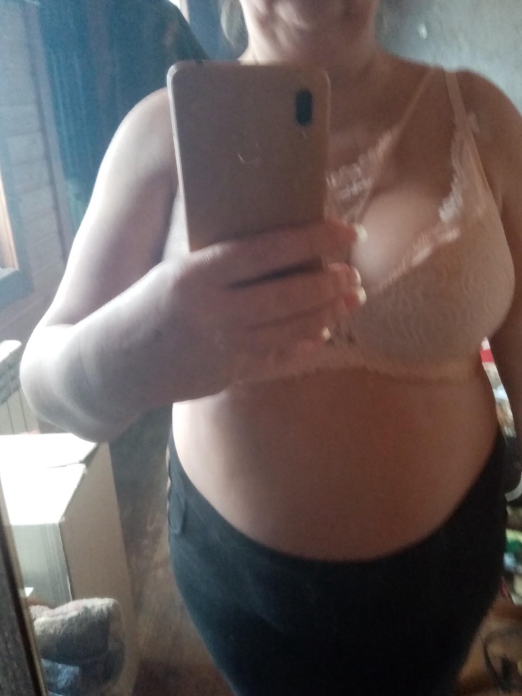 Очень красивый. На обхват под грудью 98 мал. Купила удлинитель.