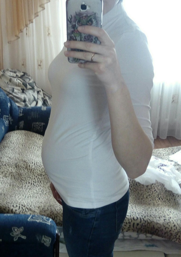 Водолазка за свои деньги очень хорошая. Ткань приятная, воротник не давит. Брала на пару размеров больше, т.к. беременна, для живота еще есть местечко. Покупкой довольна!