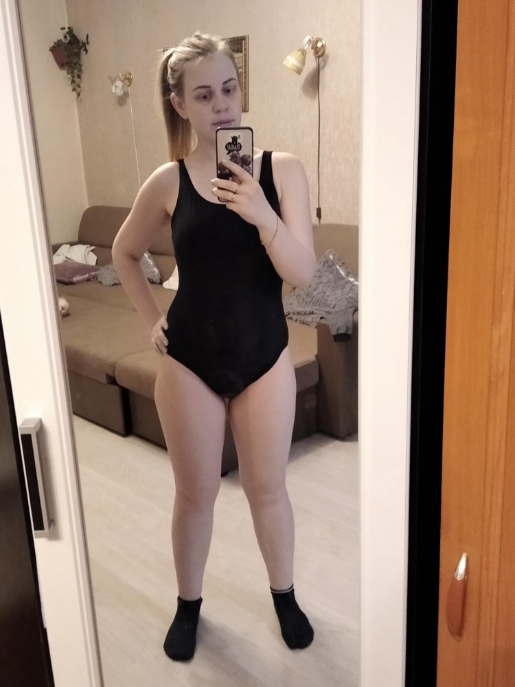 Замечательный купальник,один из самых удачных моих слитных.Ношу 46,заказала 48, так как грудь 4 размера и все подошло отлично,сел как влитой, ничего не перетягивает, очень комфортно,буду проверять как поведет себя в воде..