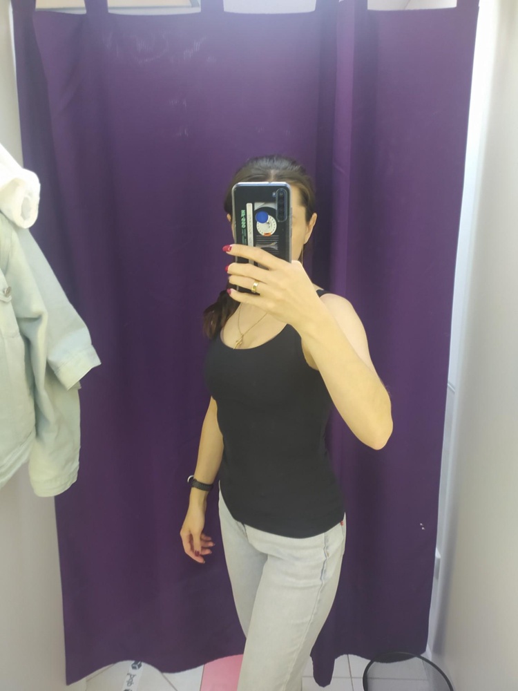 Рост 158, 90-72-94
Плотная, в обтяг, длинная. Вырезы под руками и правда большие, от этого не удобно села на меня. Не взяла.