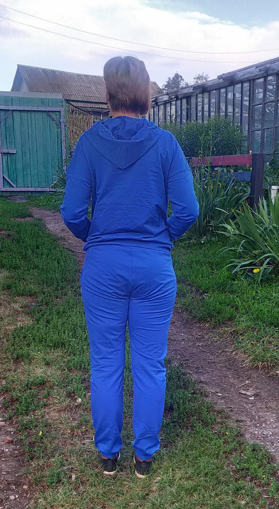 Костюм понравился, соответствует размеру,цвет яркий ... Посмотрим как после стирки будет...