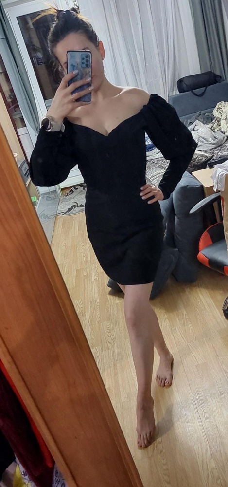 Сидит по фигуре . Взяла размер в размер . Параметры прям как на меня, очень довольна