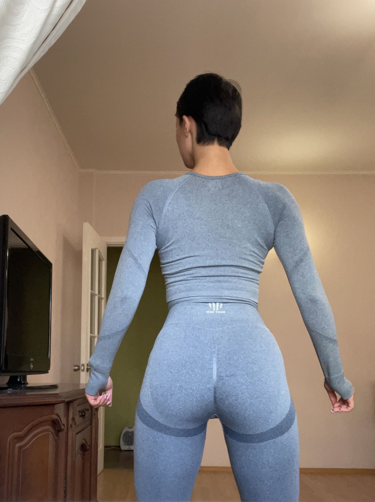 Маломерит! На размер даже два🤷‍♀️ плюс костюм сядет после стирки, учитывайте это при заказе! Качество хорошее, не светит, пояс хорошо утягивает 👌🏻