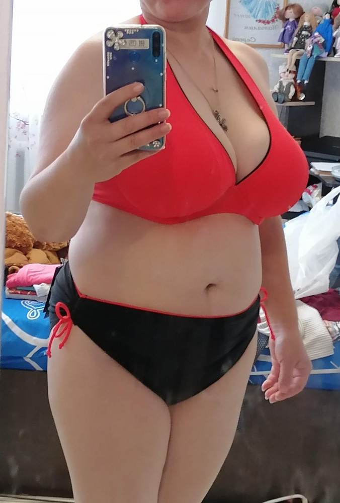 Купальник просто огонь. Великоватые трусы, но не критично.