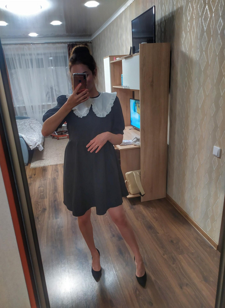 Чтож у вас с размерами , это капец, не платье на девочку , а балахон !) Размер мой 42/44, рост 171 , но ни размер m , s не подошёл , вот на xs  остановилась , более менее нормально сидит , а те остальные как будто я на 8 месяце беременности , нет ну серьезно. Для классики это слишком . Страшно подумать , как бы на мне смотрелся размер L, меня бы там не нашли скорее всего , в этом платье ))) купила на первое сентября к дочери , чтоб соответствовать ее образу ) по качеству - претензий нет , воротник очень чистый и красивый , но придется немного подшить вверху, чтоб платье из под него не выскакивало )
